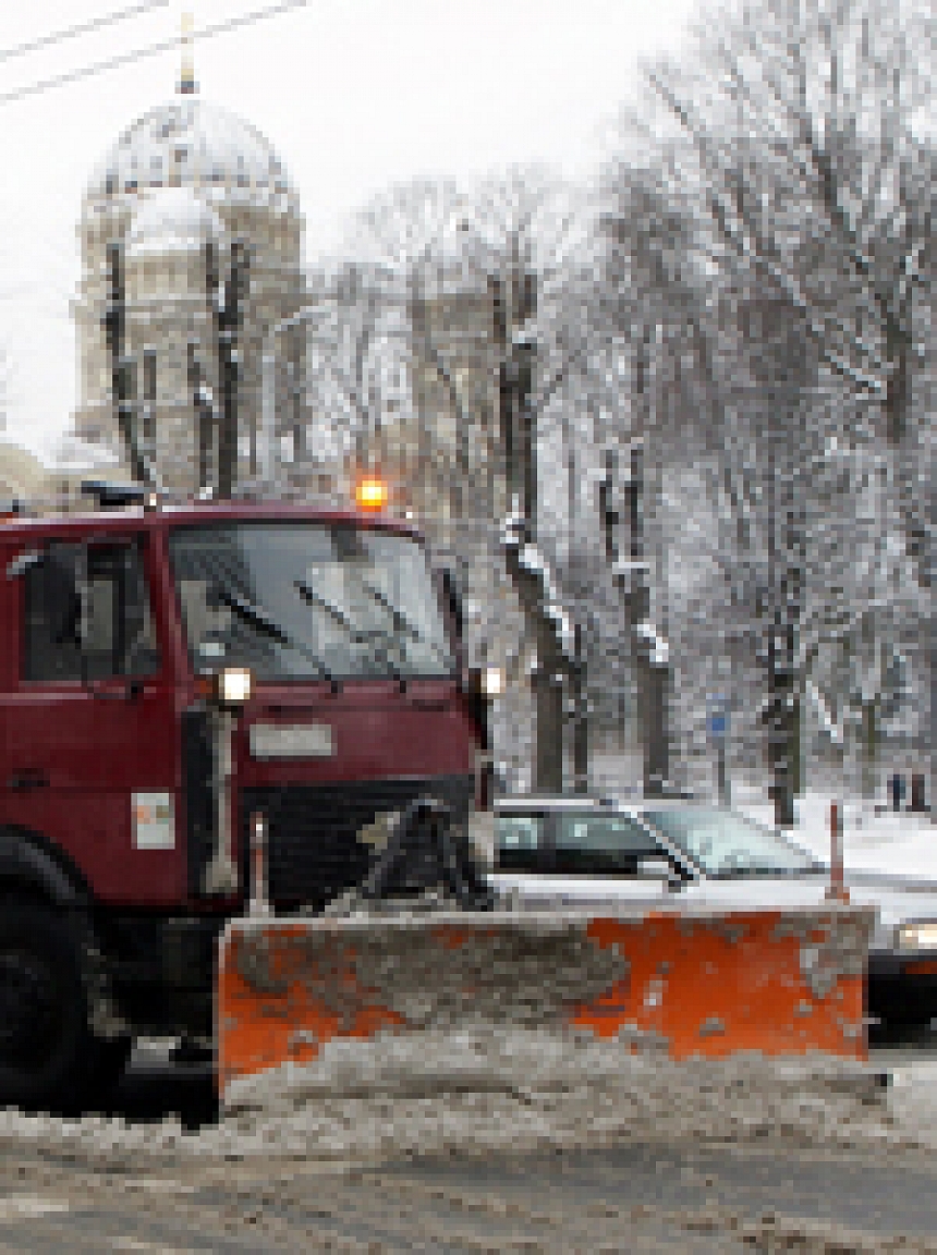 Foto: Ielu uzturēšanas uzņēmumi Rīgā strādā diennakts dežūrrežīmā; autors: Ielu uzturēšanas uzņēmumi Rīgā strādā diennakts dežūrrežīmā
