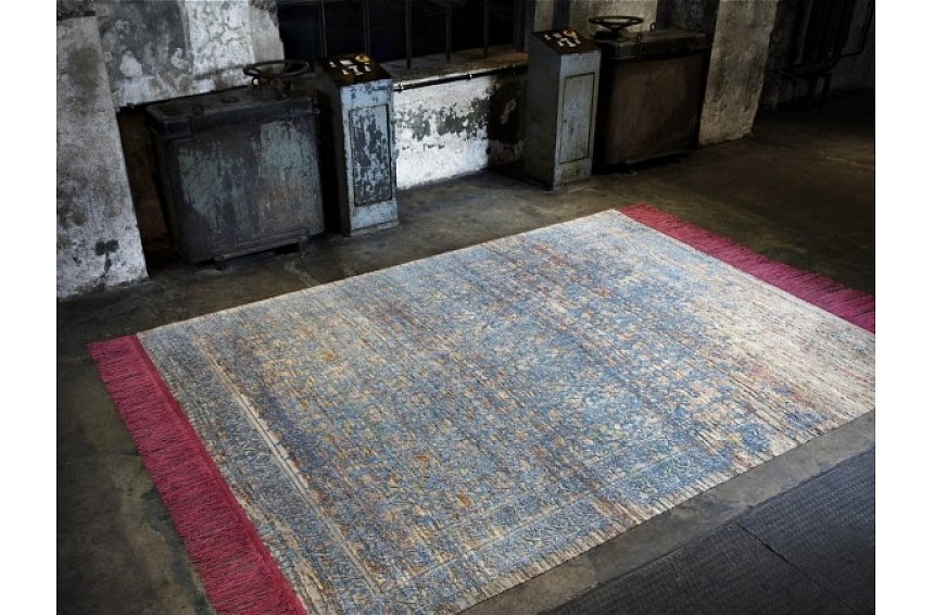 Foto: Paklājs Radi de Luxe, kas saņēmis balvu par 2010. gada labāko jauno dizainu, ir apskatāms Rīgā; autors: Paklājs Radi de Luxe, kas saņēmis balvu par 2010. gada labāko jauno dizainu, ir apskatāms Rīgā
