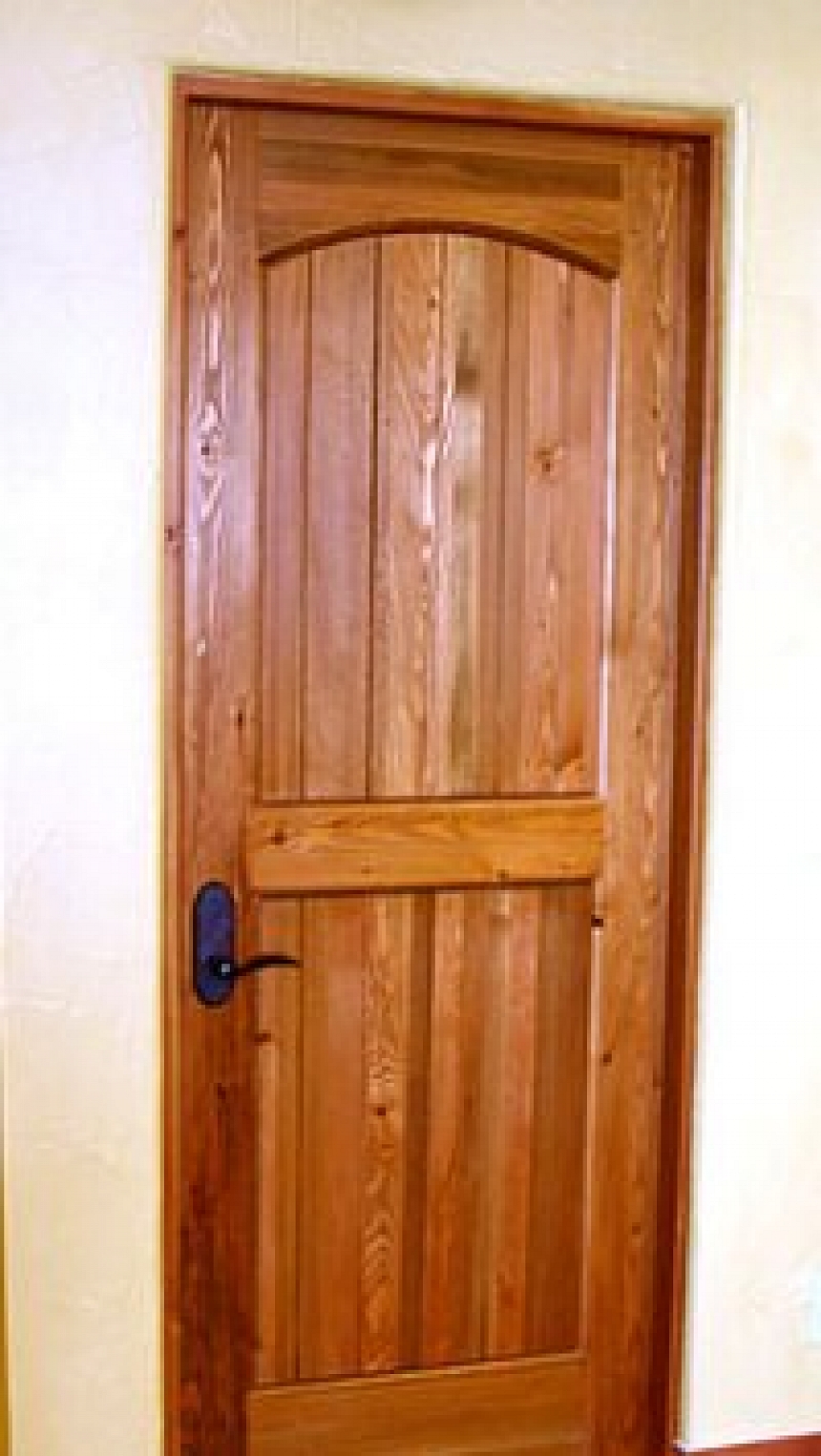 autors: Durvju veidi un īpatnībasKoka durvis