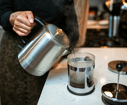 Vai man ir nepieciešama tējkanna ar temperatūras kontroli?