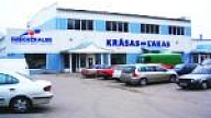 Krāsot gribētāji noteikti jau ir pamanījuši RĪGAS LAKU UN KRĀSU RŪPNĪCAS (RLKR) specializēto veikalu Daugavgrīvas ielā 63/65. Šeit, par salīdzinoši izdevīgām cenām, nopērkami praktiski visi RLKR ražoj