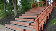 Ogrē, Krasta ielā izbūvēta sauļošanās tribīne ar kāpnītēm