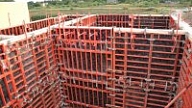 TRIO paneļu veidņu sistēma lielgabarīta ūdens rezervuāra betonēšanai.