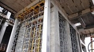Turboģeneratora pamatnes betonēšana, ievērojot pieļaujamo plātnes izlieci 2 mm!