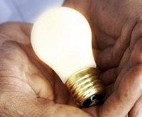 Demonstrē unikālu tehnoloģiju sasniegumu -bezvadu elektroenerģijas sistēmu