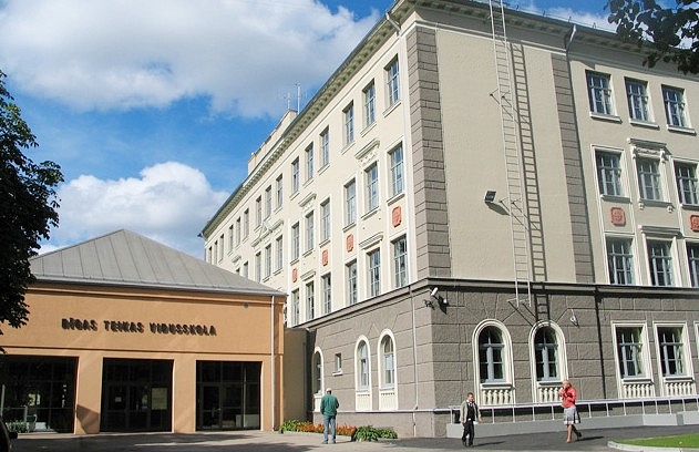Trīs Rīgas skolās mācību gads uzsākts energoefektīvi renovētās ēkās