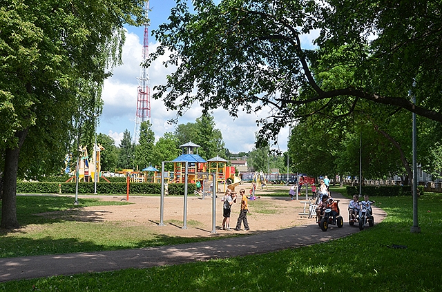 Daugavpilī, bērnu rotaļu laukumus atjaunos līdz maija beigām
