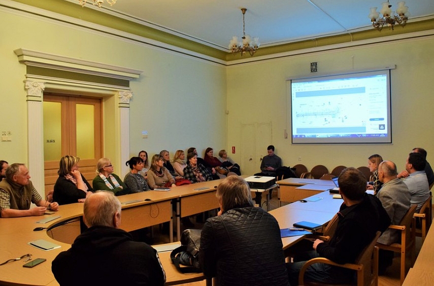 Cēsis.Rīgas ielas iedzīvotāji vienojas par pārbūves darbu kārtību