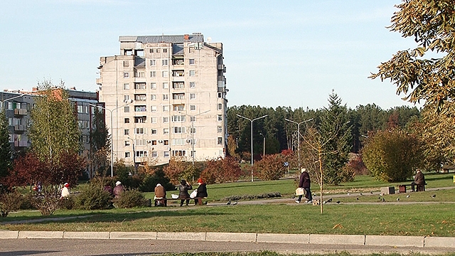 Daugavpilī, skvērā Jaunajā Forštatē ierīkots jauns apgaismojums