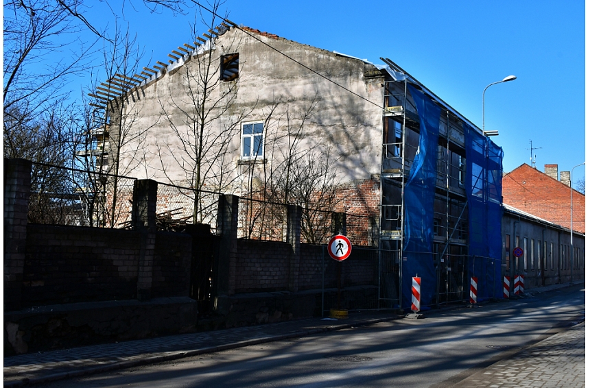 Jekabpils.Uzsākta dzīvojamās ēkas pārbūve par viesnīcu
