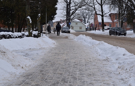 Cēsu ietves būs jātīra metra platumā