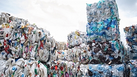 Plastmasa uz iepakojuma pjedestāla: pārstrādāt gribam, bet ne vienmēr varam 