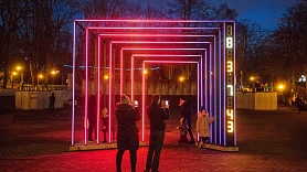 Rīgā vēl līdz nedēļas beigām skatāmas gaismas instalācijas pilsētas apkaimēs