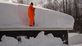 Jumtu tīrīšana no sniega prasa zināšanas un atbildīgu pieeju