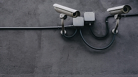 Video vai fiziskā apsardze? Lūk, kā kombinēt drošības risinājumus maksimālai aizsardzībai!