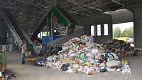Ogres novadā atklāj sadzīves atkritumu šķirošanas staciju