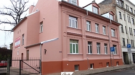 RNP sadarbībā ar dzīvokļu īpašniekiem renovējis ēku Jēzusbaznīcas ielā 13 klasicisma stilā