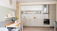 Pirms un pēc: Kā iekārtot virtuvi, kas apvienota ar dzīvojamo istabu?