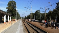 Pagaidu ekspluatācijā nodod jaunās paaugstinātās dzelzceļa pasažieru platformas Bulduru stacijā