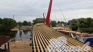Jelgavā montē Mītavas tilta dēļu klāju