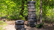 Neizmet un nededzini: kādu kaitējumu nodara nepareizi uzglabātas un mežā izgāztas riepas