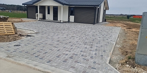 Pagalmu un piebraucamo ceļu bruģēšana