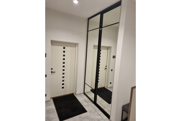 Skapji ar bīdāmām durvīm