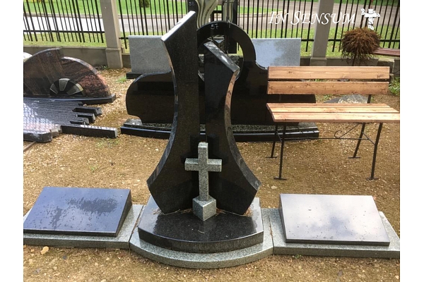 Pieminekļi un gravēšana