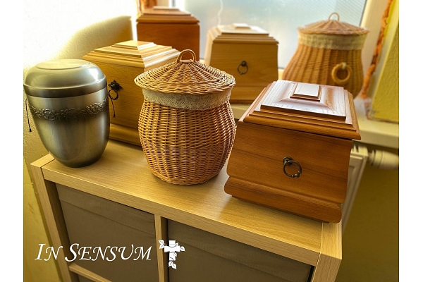 Zārki, urnas, apģērbs