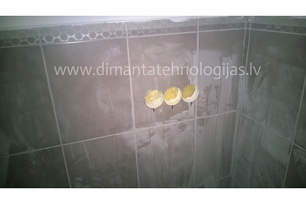 Štrobēšana un kontaktligzdu urbšana