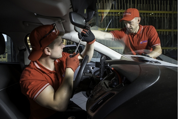 Auto stiklu maiņa un remonts Triplex