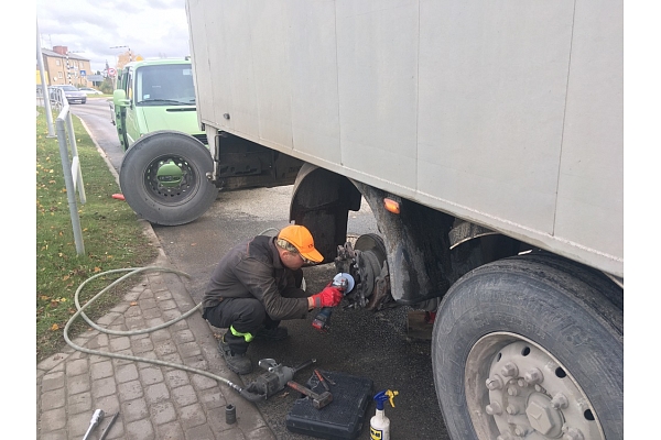 Tehniskā palīdzība uz ceļa