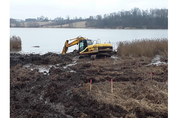 Ūdenstilpņu rakšana un krasta līnijas nostiprināšana