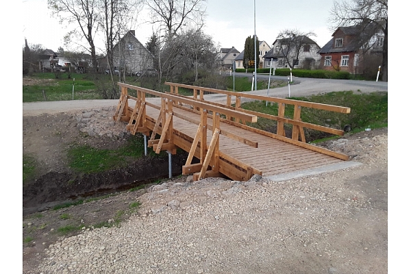 Ūdenstilpņu rakšana un krasta līnijas nostiprināšana