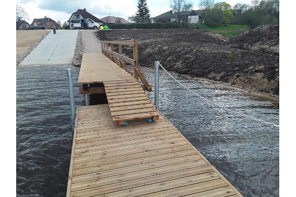 Ūdenstilpņu rakšana un krasta līnijas nostiprināšana