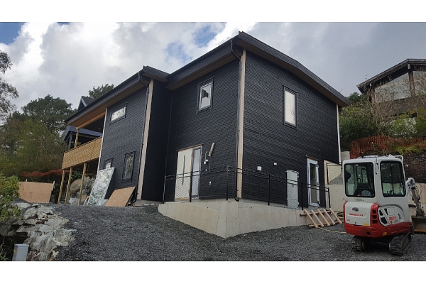 Fasādes darbi gandrīz pabeigti