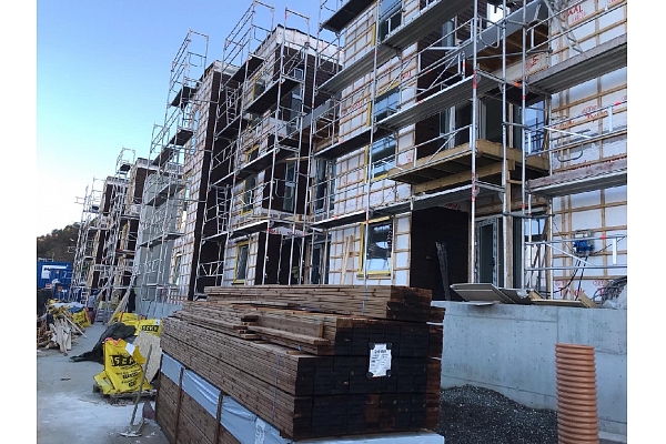 Fasādes darbi rindu mājai