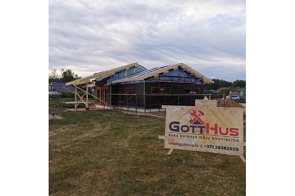 Privātmājai pabeigta montāža