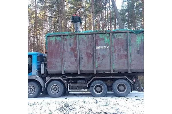 Traktori, ekskavatori, autokrāni, universālie pašizgāzēji beramo un konteinera kravu pārvadāšanai