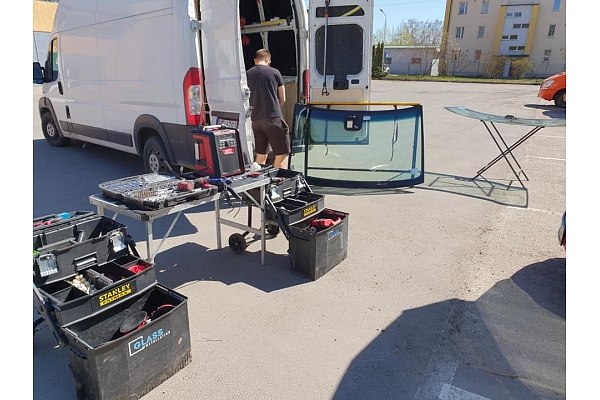Vējstiklu maiņa