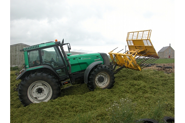 Valtra Lauksaimniecības tehnikas remonts serviss Saldū, Brocēnos