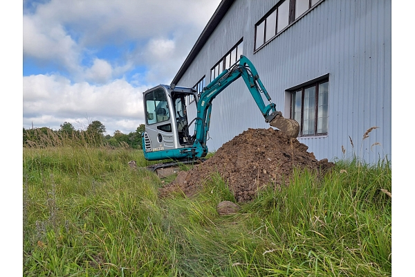Ekskavatora darbs būvniecības objektā