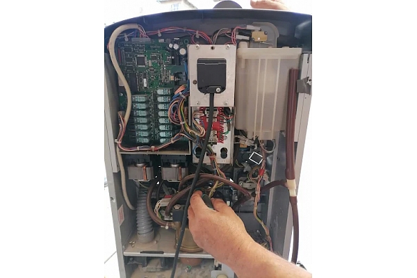 Sildīšanas iekārtu remonts, piemēram, boileri un ūdens sildītāji.