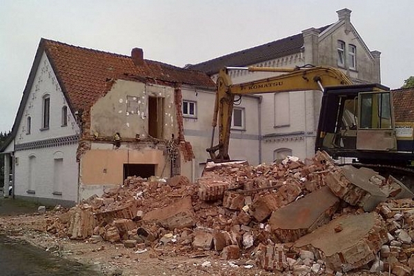 Ēku demontāža