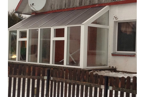 Pakešu logi Valmiera