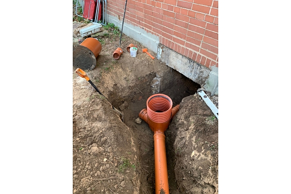 Notekūdeņu cauruļu uzstādīšana