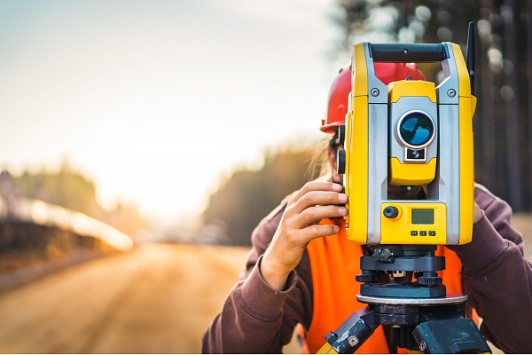 Mērniecības darbi ar modernu tahimetru