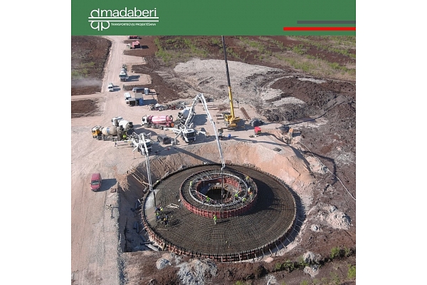 Uzsākti pamatdarbi jaunajā projektā – jau tiek uzstādīti augstas jaudas iekārtas un uzbūvēti pamati. Progresīvi risinājumi ar modernām tehnoloģijām.