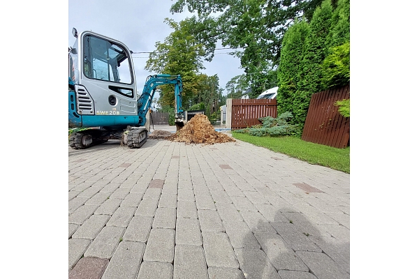 Ekskavatora izmantošana zemes darbos