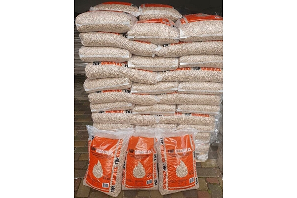 augstas kvalitātes kokskaidu granulas